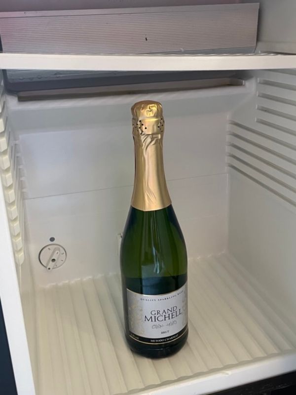 Free champagne on P&O Cruise