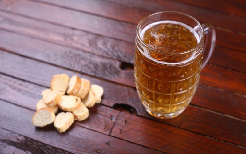 ginger beer with crackers