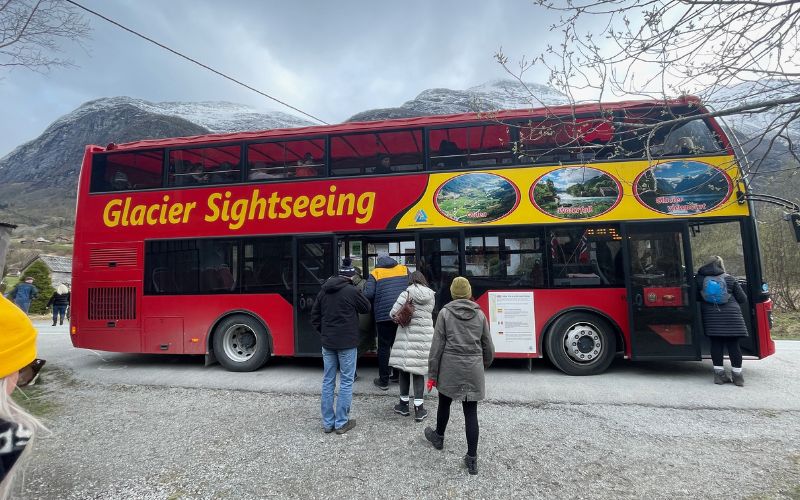 Glacier sightseeing coach