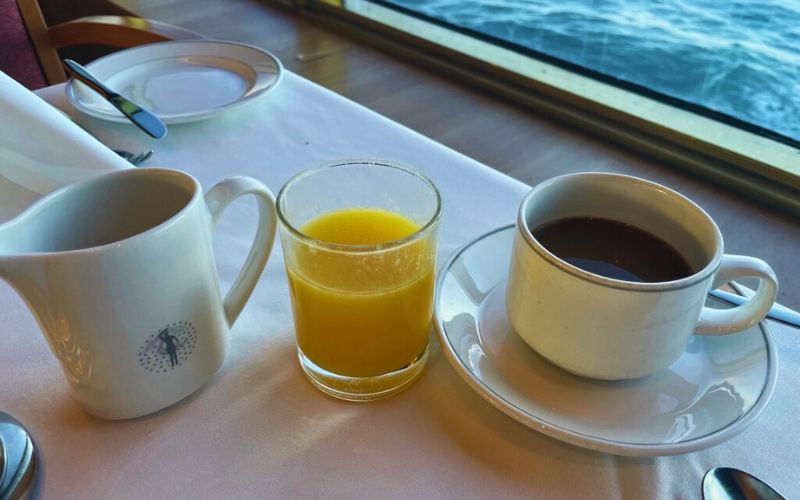 juice and coffee in breakfast buffet - Fred olsen