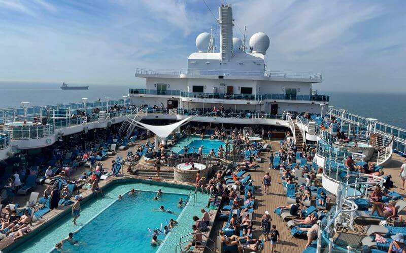 lido deck