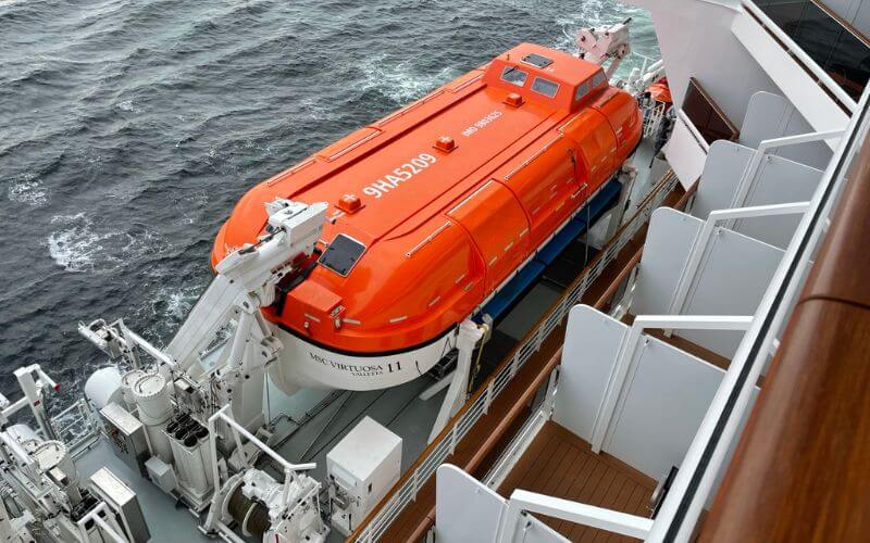 cruise ship lifeboats capacity