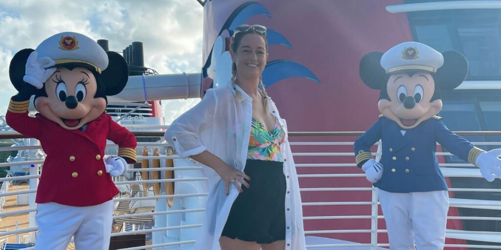 Cruise Mummy with mickey and minnie mouse