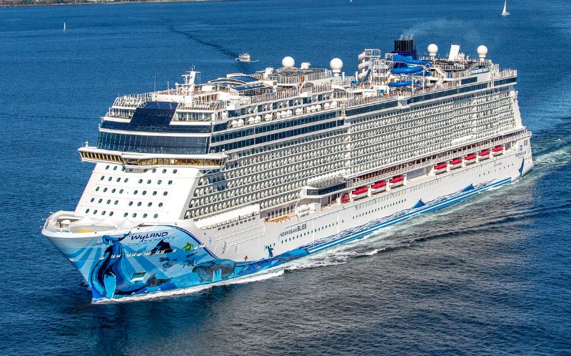 Norwegian Bliss sailing at sea