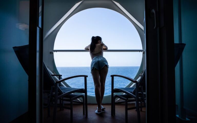 9 Things You Should NEVER Do On A Cruise Balcony!
