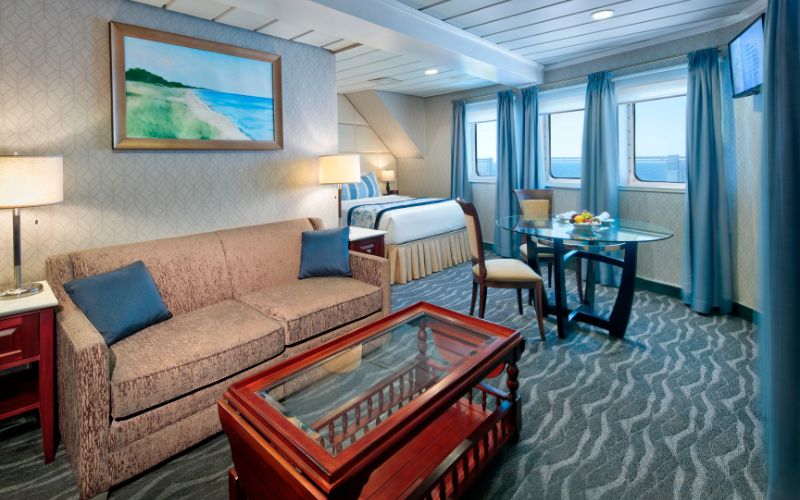 suite room on a Great Lakes cruise ship