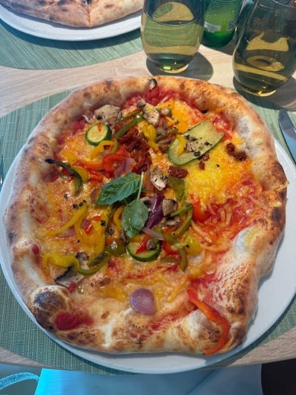 Sun Princess vegan pizza at Alfredos